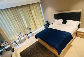 Luxury Studios Key 6 has rooms with a private hot tub