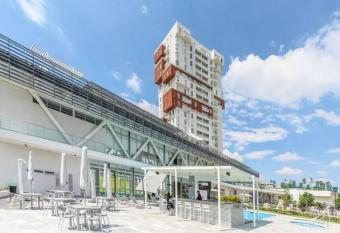 Depa NUEVO de lujo vacacional, amenidades de hotel has rooms with a private hot tub