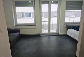 Sarah Zimmer in Heilbronn Zentrum allows 18 year olds to book a room