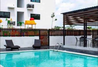 Estudio privado con vigilancia 24/7 con entrada independiente, allows 18 year olds to book a room