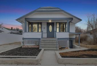 Hot Tub Haven+.4 Mi to USU Eastern+In Unit Laundry has rooms with a private hot tub