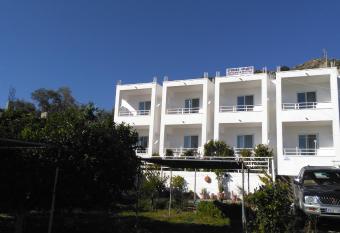 Antouan Matina has Balcony rooms