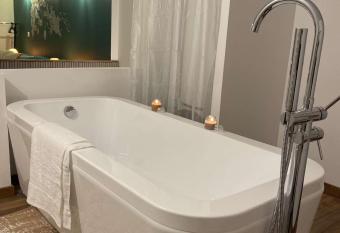 La maison de gloria has Balcony rooms