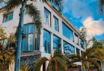 Tesoros del Mar has rooms with a private hot tub