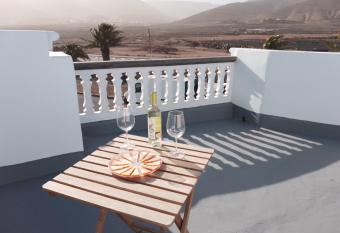 El Mirador has Balcony rooms