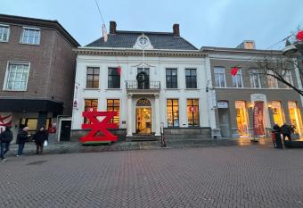 Hermanos City Appartement allows 18 year olds to book a room