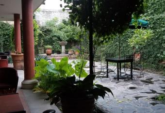 Hotel Art Gallery Casona de los Milagros has rooms with a private hot tub