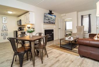 Condo in Gatlinburg very peaceful - 10 min Walk to Main Strip has Balcony rooms