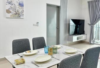 Bayu Temiang 5-6 pax Suite - Your Urban Retreat has Balcony rooms