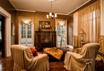 Morgan and Wells Bed and Breakfast has Balcony rooms