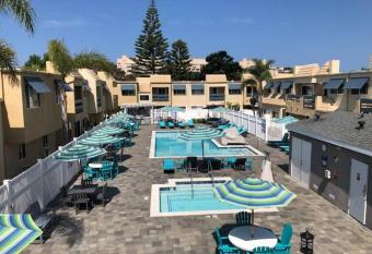 Sand Pebbles Resort - 1 Bedroom Condo in Great Location Right by the Beaches and Attractions has Balcony rooms