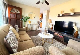 Foundation Paradise has Balcony rooms