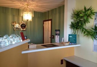 Super 7 Motel Sedalia has Smoking rooms