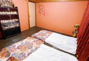                     /                  4   /               5    has Balcony rooms