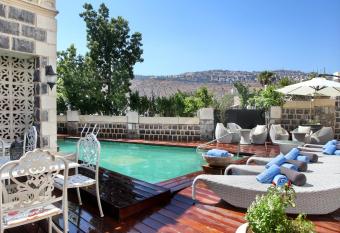 Europa 1917 allows 18 year olds to book a room