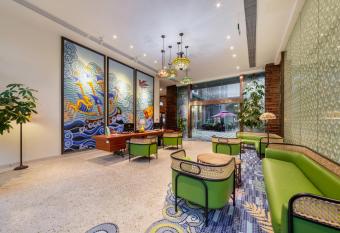 Overseas Chinese Town Nanyang Inn has Balcony rooms