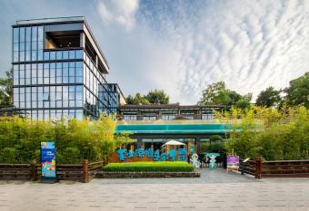 Little Hakka Hotel has Balcony rooms