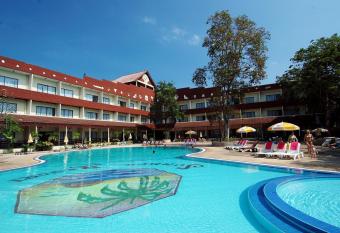 Pattaya Garden Resort has Smoking/Balcony rooms