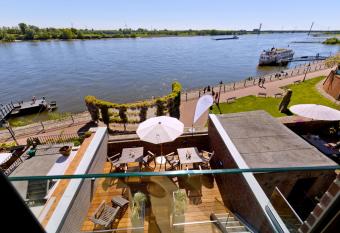 Logierhaus RheintorEins allows 18 year olds to book a room