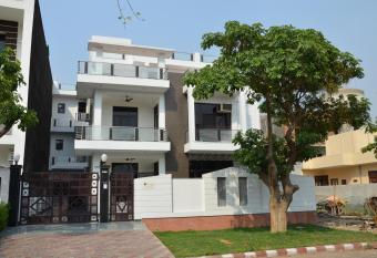 The Abodes House has Balcony rooms