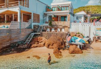 Akina Beach Resort KohLarn                                                                        has Balcony rooms