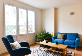 31 m fully renovated love nest has Balcony rooms