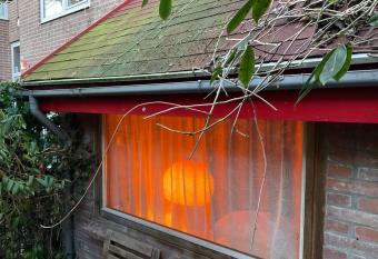 Tiny house for 2 with private garden has Balcony rooms