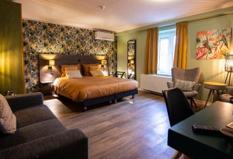 Hotel De Klok allows 18 year olds to book a room