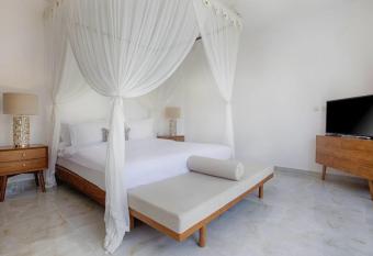 New stylish private villa with 2 bedrooms villa in Canggu has Balcony rooms