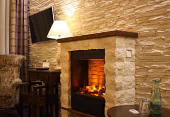 Hotel Unstruttal allows 18 year olds to book a room