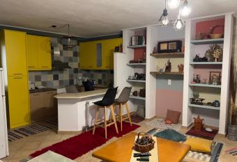 Alonaki House has Balcony rooms