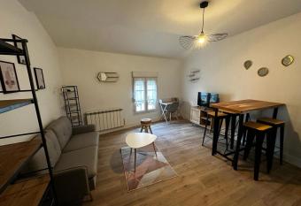 Le Petit Rempart allows 18 year olds to book a room