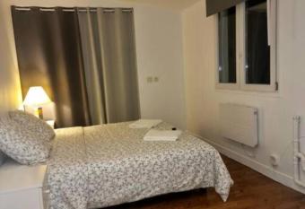 Maison wifi gratuit 15min de Paris has Balcony rooms