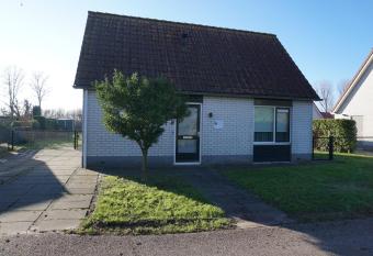 Kustverhuur Park Schoneveld Stern 228 allows 18 year olds to book a room