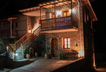 La Petri Studios with Fireplace & View allows 18 year olds to book a room