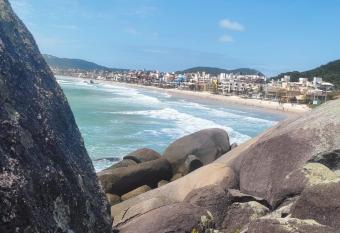 Summer Beach Duplex charmoso e aconchegante has rooms with a private hot tub