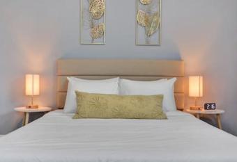 Coastal Charm Cozy 1BR Retreat near Pompano Beach allows 18 year olds to book a room