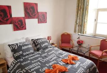 Hotel de Kroon allows 18 year olds to book a room