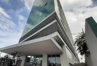 QUO 704 APARTAMENTO allows 18 year olds to book a room