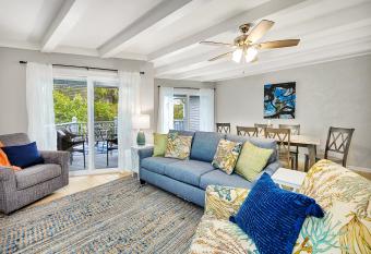 Steps to East Beach & Pet Friendly w/ 2 King Beds has Balcony rooms