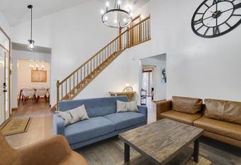 Dog Friendly, Cozy 3 BR , Game Area & Fire Pit! allows 18 year olds to book a room