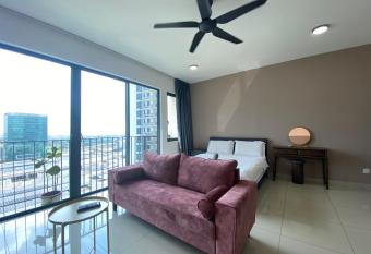 Trefoil @ Studio Comfy~Dhomestay 1 allows 18 year olds to book a room