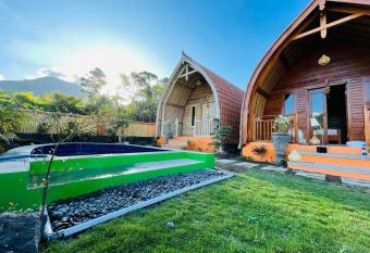 Dimas Villa has Balcony rooms