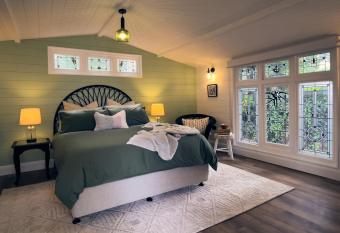 Bundanoon Garden Retreat has Balcony rooms