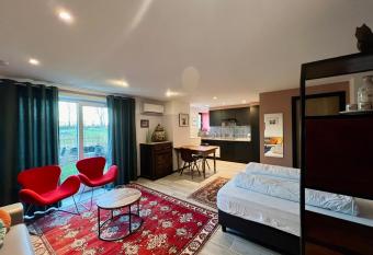 R  ve Perdu / studio DJ has Balcony rooms