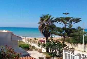 Villa Maricla has Balcony rooms