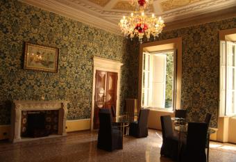 Salotto delle Arti allows 18 year olds to book a room