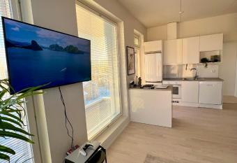 New 3-Bed Apartment & Free Garage parking has Balcony rooms