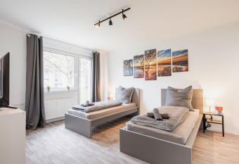 Monteursuite- Komfort in D  ren allows 18 year olds to book a room