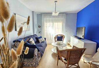 Atardecer en Bajo de Gu  a allows 18 year olds to book a room